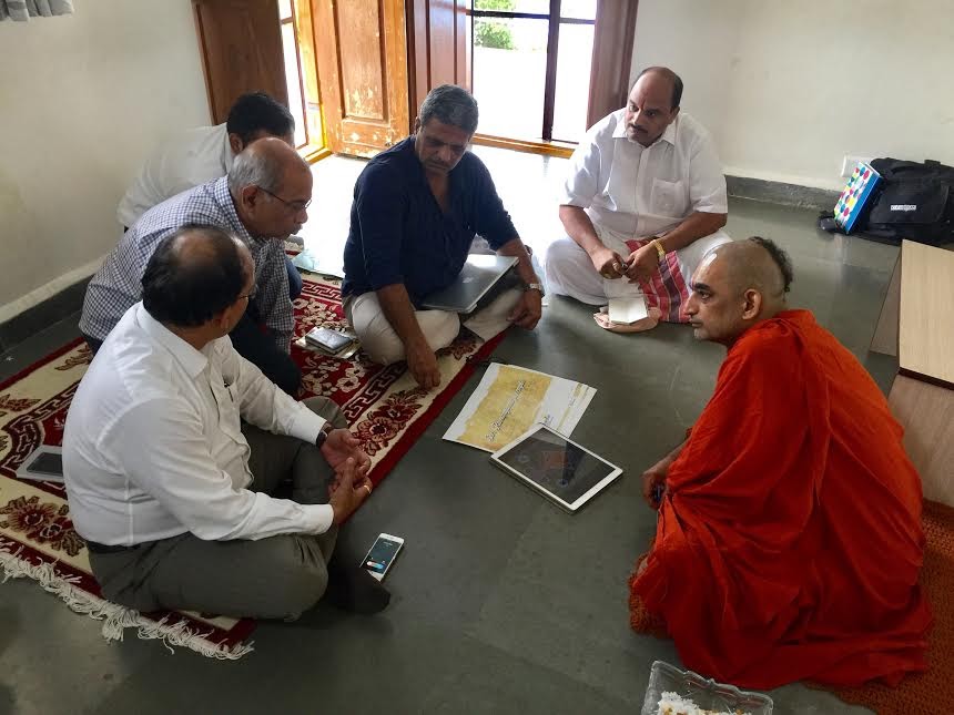 Ramoji Film City CEO meets Sri Swamiji – Discussion on Shows that can Entertain and Enlighten !