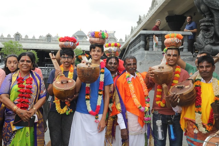 young volunteers from USA