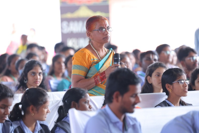 Ramanuja Vijnana Vedika Old woman Samatha Kumbh 2025