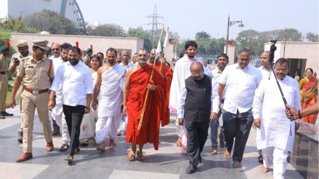 HH Chinna Jeeyar Swamiji proceeding to start the Samatha Yatra at Necklace Road