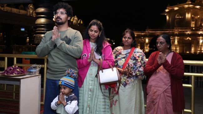 Hero Sudhakar Komakula Visits the Statue of Equality with his family